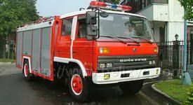 東風(fēng)145泡沫消防車(chē)圖片